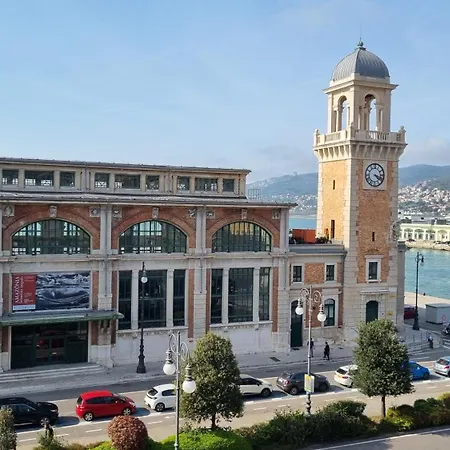 Nazario Sauro 20 * 的里雅斯特