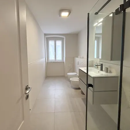 Nazario Sauro 20 * טריאסטה